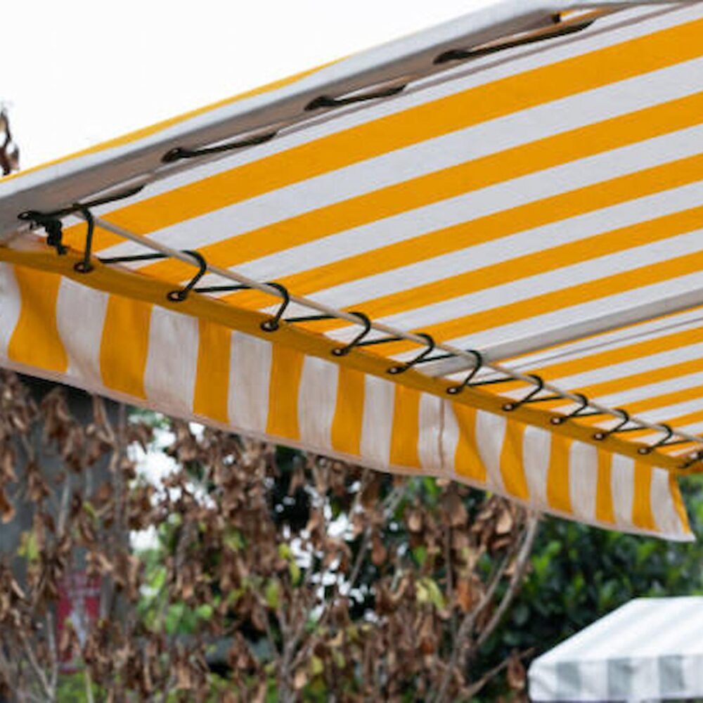 What To Consider When Selecting Restaurant Awnings