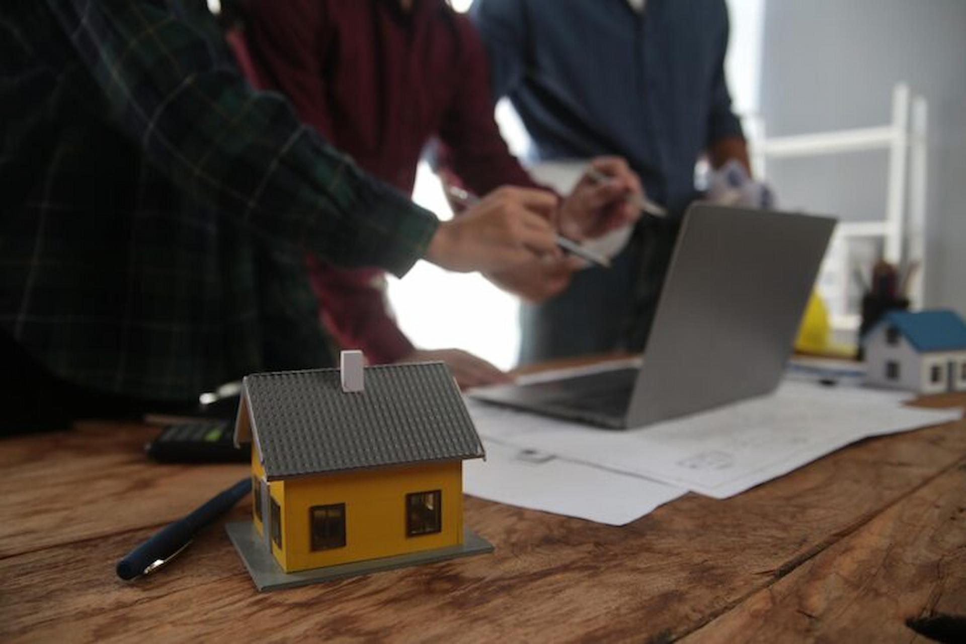 How Real Estate Courses Help Build a Strong Foundation for a Property Career